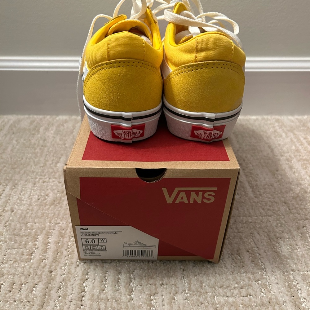 Ladies casual sneakers. - Picture 3 of 3